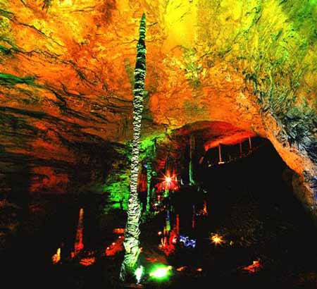 長沙出發(fā)到溶洞奇觀黃龍洞、天門山、玻璃棧道、鳳凰古城九景往返三日游