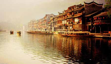 張家界國(guó)家森林公園、袁家界、天子山、大峽谷、玻璃橋、鳳凰古城兩晚三日游